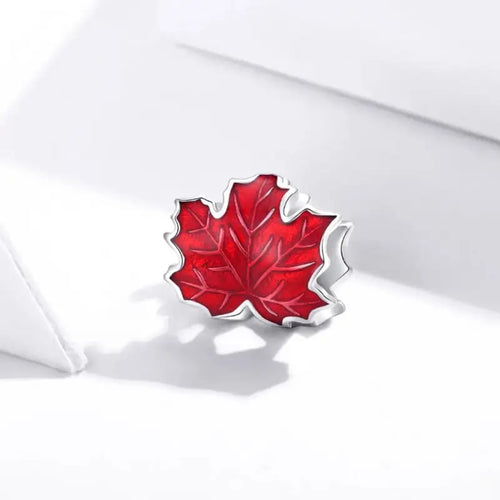 925 sterling silver charm featuring an oak leaf and acorn design - Red - Charms