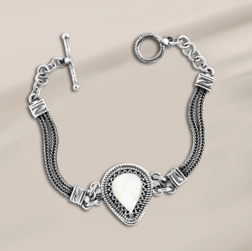 The tear-shaped bracelet, 925 Egyptian silver, crowned with a white mother-of-pearl stone