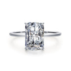 925 silver ring with a stunning emerald-cut stone, offering a refined and timeless look.