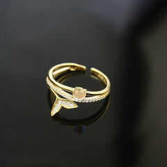 A 925 silver engagement ring featuring a crown of zircon stones, adding a touch of elegance and luxury.