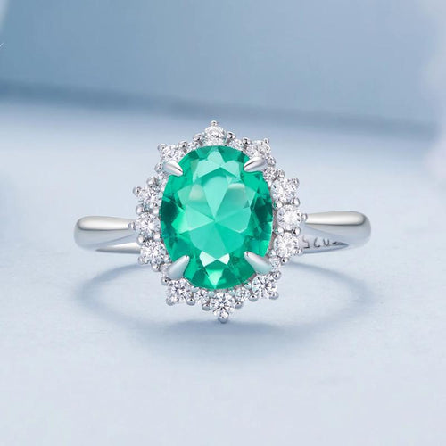 A 925 silver ring set with a beautiful green malachite stone, perfect for lovers of unique gemstones.