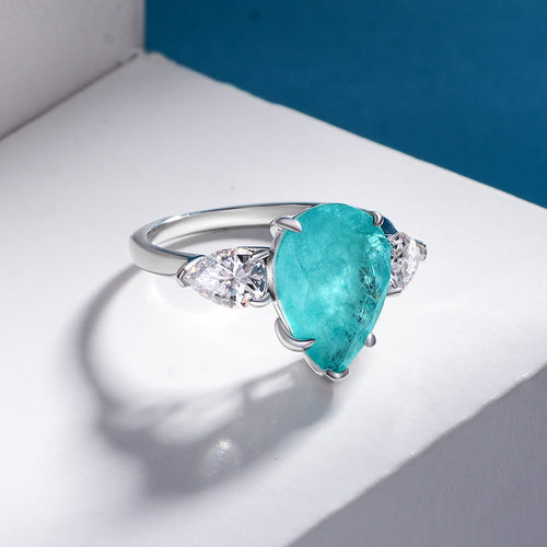 A 925 silver ring with a pear-shaped tourmaline stone, perfect for adding a touch of color and elegance.