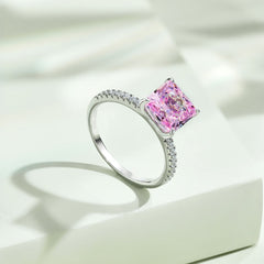 A 925 silver ring with a square zirconia and pink ice-crushed design, perfect for a chic and contemporary vibe.