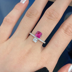 A 925 silver ring with a pink shiny zircon, ideal for adding a radiant and refined touch to your look.