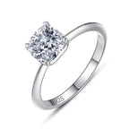 925 sterling silver ring with a round shiny zircon, adding brilliant sparkle and elegance to your jewelry collection.