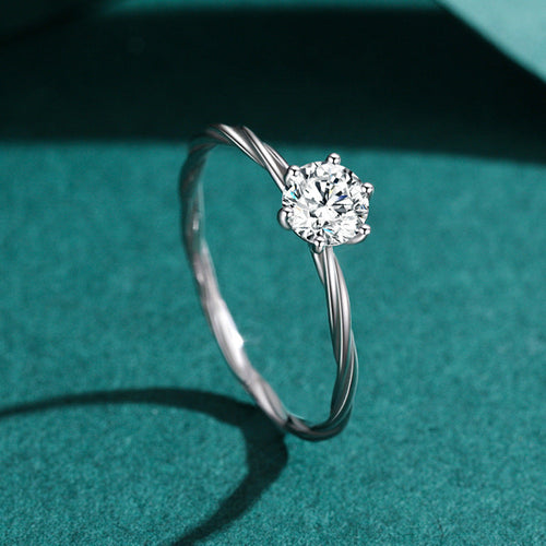 A 925 silver ring with a small zircon flower, perfect for adding subtle elegance and beauty to your look.