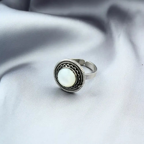 925 Silver Women Ring Crowned with Pearl Stone - White - Rings