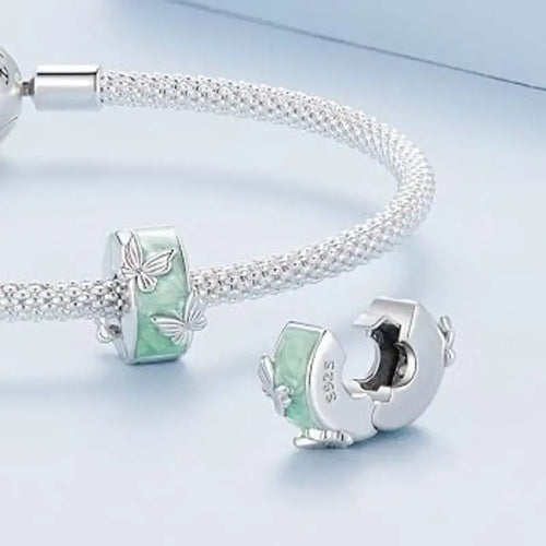 A round butterfly shaped charm - 925 sterling silver - Green